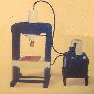 Manufacturer of Rubber Molding Press Machine